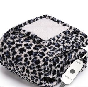 Leopard Printed Royal Sherpa Heated Throw With Foot Pocket In Blue, Is 50x60 In